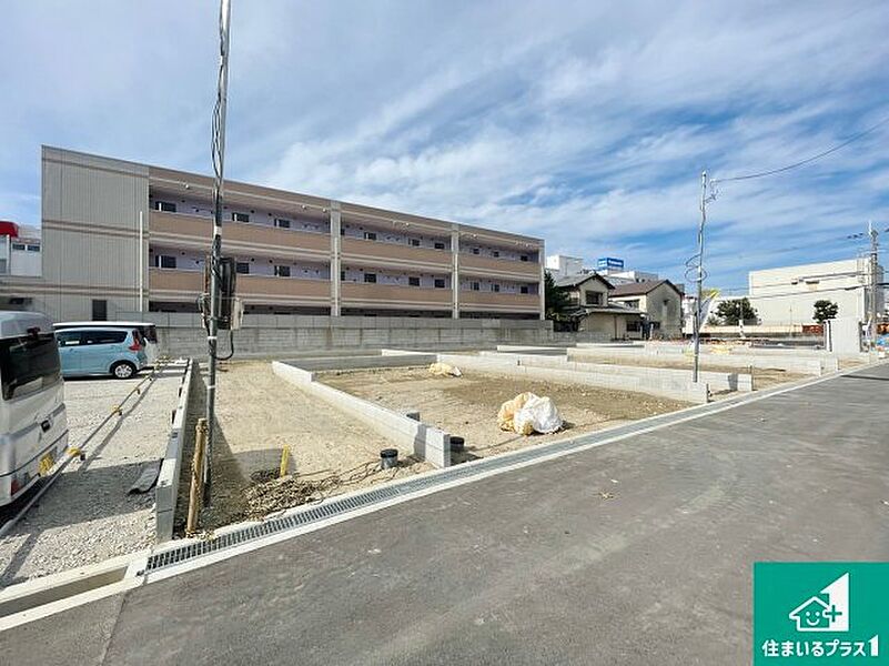 周辺は落ち着いた街並みの住宅地！子育てがしやすい住環境です！まだ未完成ですが、現地でしかわからない事もございます。是非一度ご覧ください。