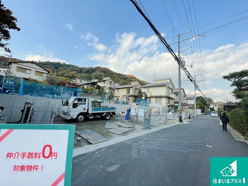 周辺は落ち着いた街並みの住宅地！子育てがしやすい住環境です！まだ未完成ですが、現地でしかわからない事もございます。是非一度ご覧ください。