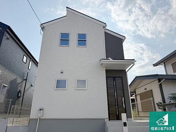 安心の10年保証！外観を美しく保ち、雨水で汚れを落とします！気になることがありましたら、お気軽にお問い合わせください！