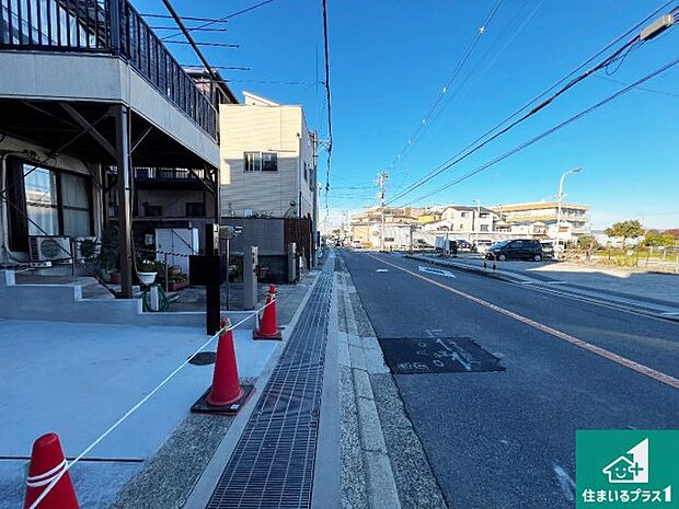 周辺は落ち着いた街並みの住宅地！子育てがしやすい住環境です！まだ未完成ですが、現地でしかわからない事もございます。是非一度ご覧ください。