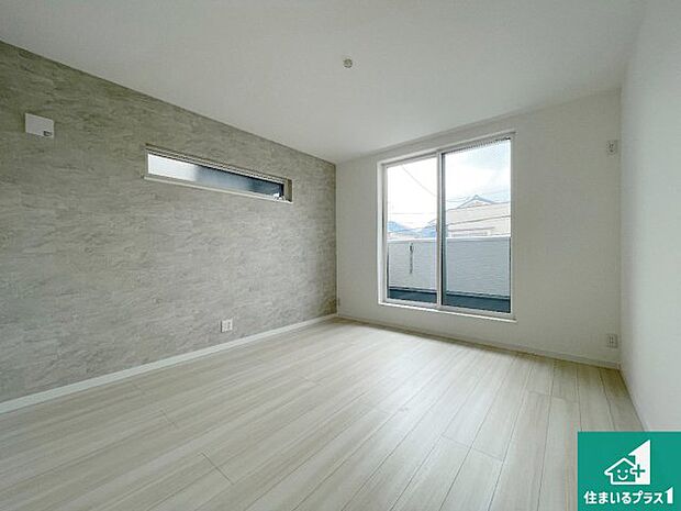 シンプルなリビングは、観葉植物等のインテリアを楽しめますね！パパ好みにも、ママ好みにも家具次第で雰囲気を変えることができます！