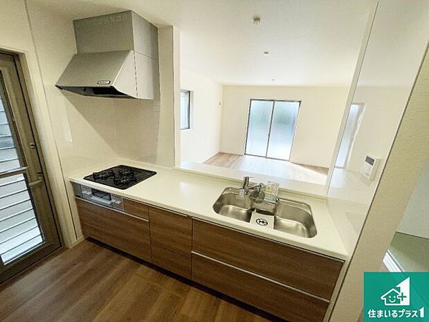 子供を見守りながらお料理が出来るため家族のコミュニケーションか増えます♪スペースが広く確保されている為お子様が大きくなったときは一緒に料理を楽しめます♪