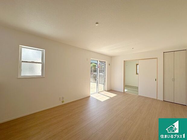 シンプルなリビングは、観葉植物等のインテリアを楽しめますね!パパ好みにも、ママ好みにも家具次第で雰囲気を変えることができます!