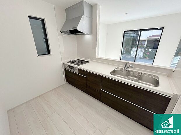 周辺は落ち着いた街並みの住宅地！子育てがしやすい住環境です！まだ未完成ですが、現地でしかわからない事もございます。是非一度ご覧ください。