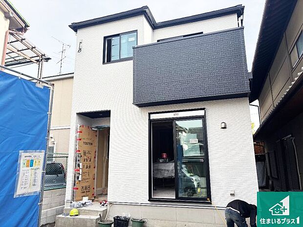 周辺は落ち着いた街並みの住宅地!子育てがしやすい住環境です!まだ未完成ですが、現地でしかわからない事もございます。是非一度ご覧ください。