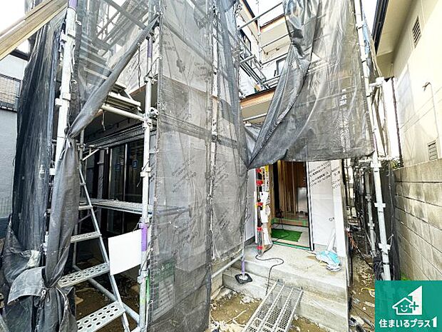 周辺は落ち着いた街並みの住宅地！子育てがしやすい住環境です！まだ未完成ですが、現地でしかわからない事もございます。是非一度ご覧ください。