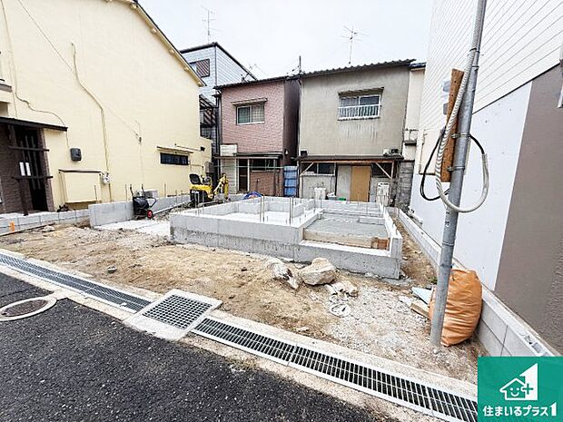 周辺は落ち着いた街並みの住宅地！子育てがしやすい住環境です！まだ未完成ですが、現地でしかわからない事もございます。是非一度ご覧ください。