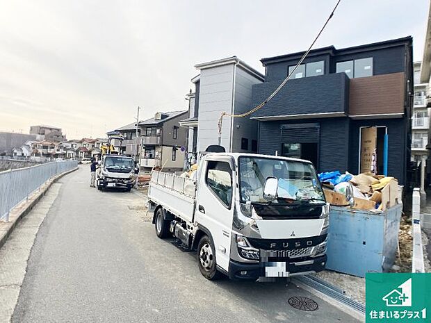 周辺は落ち着いた街並みの住宅地！子育てがしやすい住環境です！まだ未完成ですが、現地でしかわからない事もございます。是非一度ご覧ください。