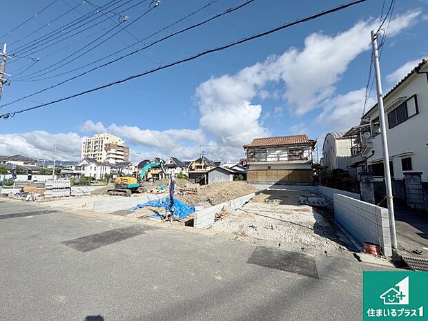 周辺は落ち着いた街並みの住宅地!子育てがしやすい住環境です!まだ未完成ですが、現地でしかわからない事もございます。是非一度ご覧ください。