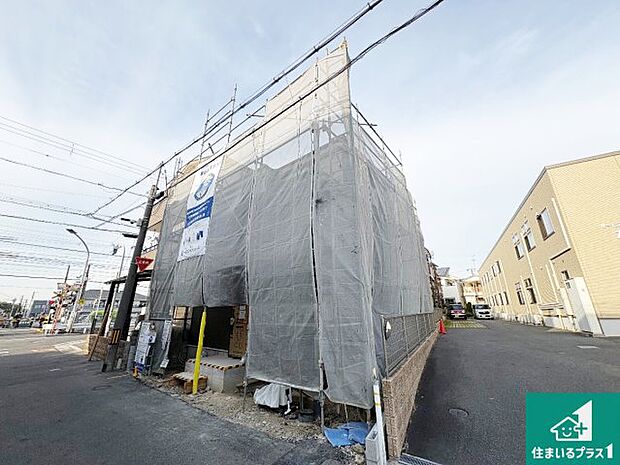 周辺は落ち着いた街並みの住宅地！子育てがしやすい住環境です！まだ未完成ですが、現地でしかわからない事もございます。是非一度ご覧ください。