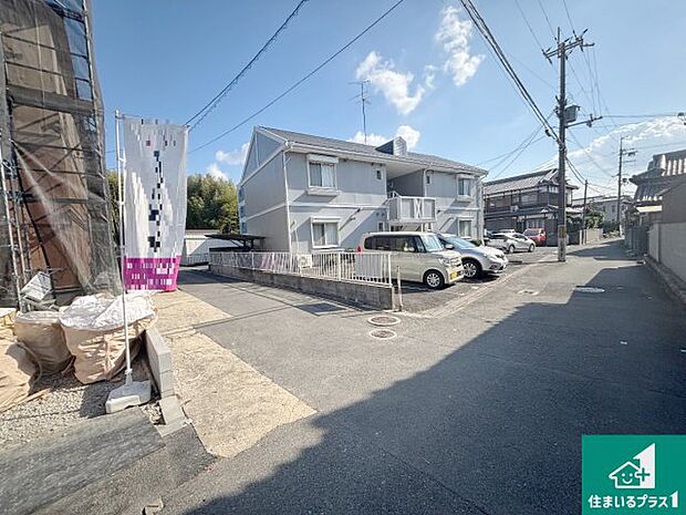 周辺は落ち着いた街並みの住宅地！子育てがしやすい住環境です！まだ未完成ですが、現地でしかわからない事もございます。是非一度ご覧ください。