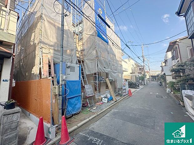周辺は落ち着いた街並みの住宅地！子育てがしやすい住環境です！まだ未完成ですが、現地でしかわからない事もございます。是非一度ご覧ください。