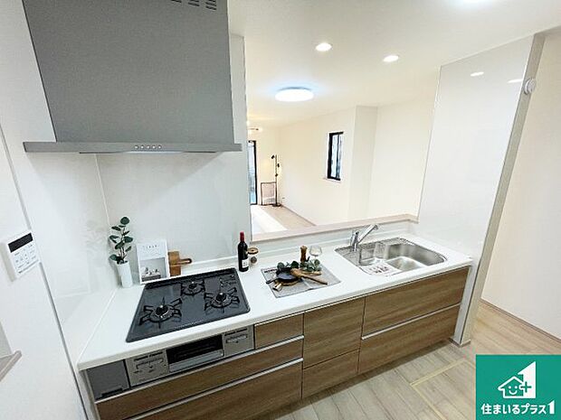 子供を見守りながらお料理が出来るため家族のコミュニケーションか増えます♪スペースが広く確保されている為お子様が大きくなったときは一緒に料理を楽しめます♪