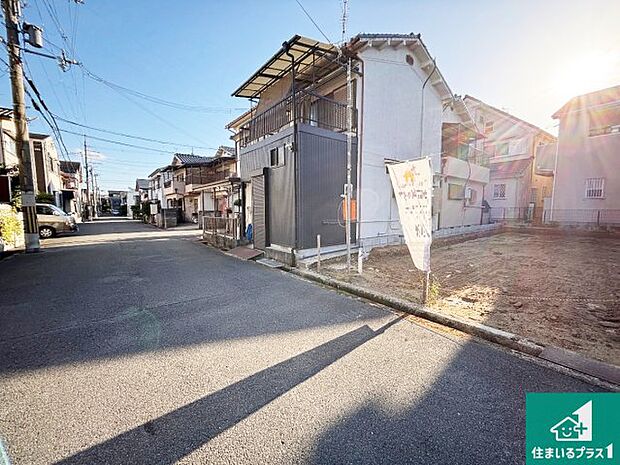周辺は落ち着いた街並みの住宅地！子育てがしやすい住環境です！まだ未完成ですが、現地でしかわからない事もございます。是非一度ご覧ください。