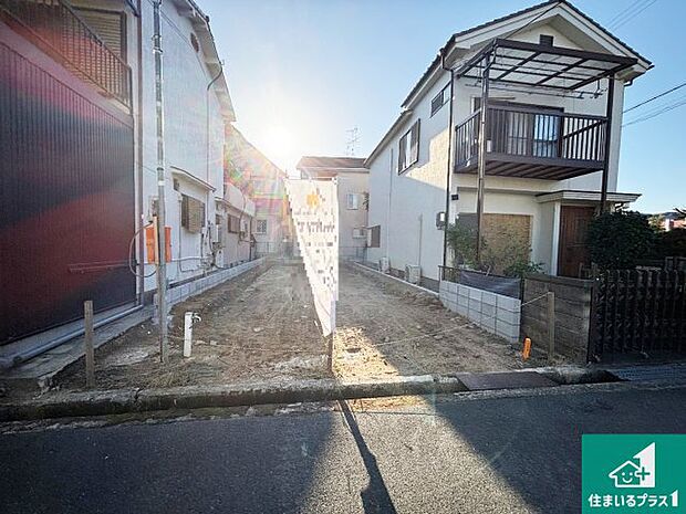 周辺は落ち着いた街並みの住宅地！子育てがしやすい住環境です！まだ未完成ですが、現地でしかわからない事もございます。是非一度ご覧ください。
