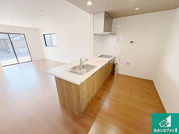 子供を見守りながらお料理が出来るため家族のコミュニケーションか増えます♪スペースが広く確保されている為お子様が大きくなったときは一緒に料理を楽しめます♪