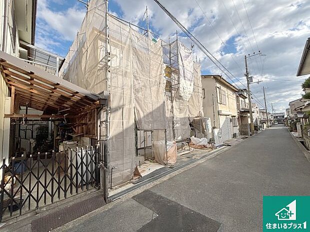 周辺は閑静な住宅街です。前面道路もしっかりと有りますので車の出し入れも安心ですよ!
