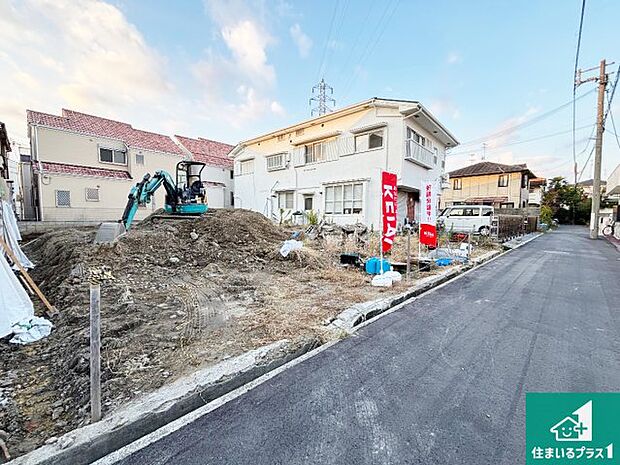 周辺は落ち着いた街並みの住宅地！子育てがしやすい住環境です！まだ未完成ですが、現地でしかわからない事もございます。是非一度ご覧ください。