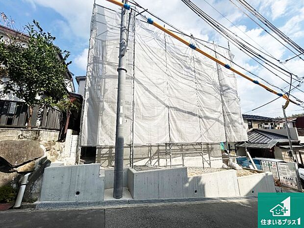 周辺は落ち着いた街並みの住宅地！子育てがしやすい住環境です！まだ未完成ですが、現地でしかわからない事もございます。是非一度ご覧ください。