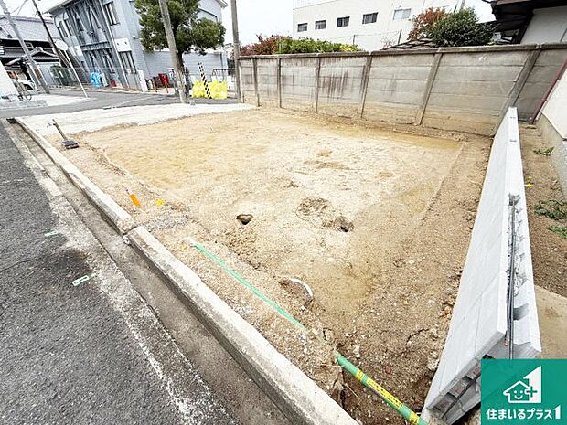 周辺は落ち着いた街並みの住宅地！子育てがしやすい住環境です！まだ未完成ですが、現地でしかわからない事もございます。是非一度ご覧ください。
