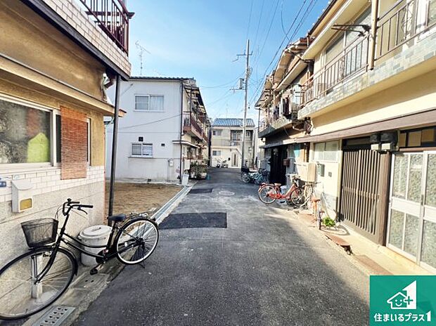 周辺は落ち着いた街並みの住宅地！子育てがしやすい住環境です！まだ未完成ですが、現地でしかわからない事もございます。是非一度ご覧ください。