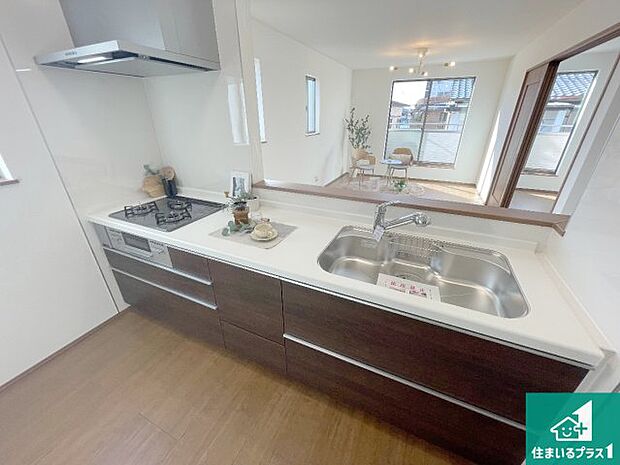 子供を見守りながらお料理が出来るため家族のコミュニケーションか増えます♪スペースが広く確保されている為お子様が大きくなったときは一緒に料理を楽しめます♪