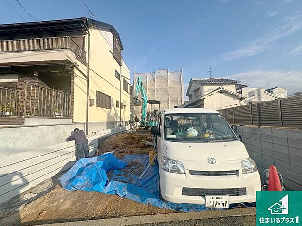 周辺は落ち着いた街並みの住宅地!子育てがしやすい住環境です!まだ未完成ですが、現地でしかわからない事もございます。是非一度ご覧ください。