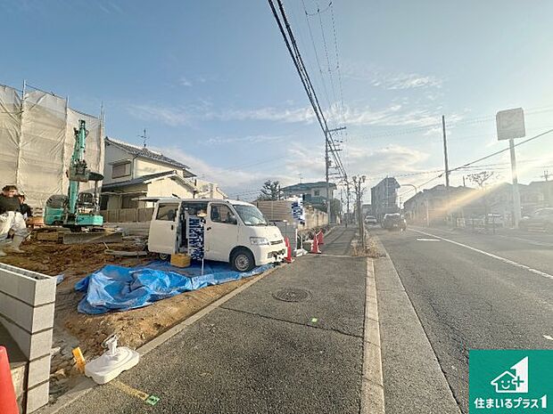 周辺は落ち着いた街並みの住宅地!子育てがしやすい住環境です!まだ未完成ですが、現地でしかわからない事もございます。是非一度ご覧ください。