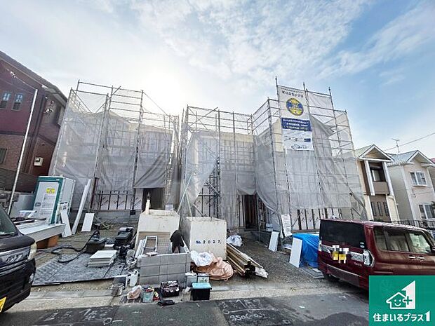 周辺は落ち着いた街並みの住宅地!子育てがしやすい住環境です!まだ未完成ですが、現地でしかわからない事もございます。是非一度ご覧ください。