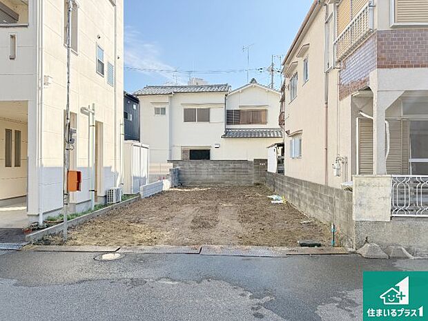 周辺は落ち着いた街並みの住宅地！子育てがしやすい住環境です！まだ未完成ですが、現地でしかわからない事もございます。是非一度ご覧ください。