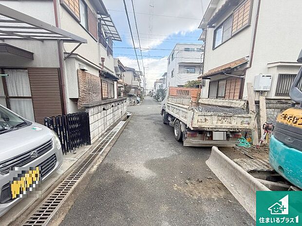 周辺は落ち着いた街並みの住宅地！子育てがしやすい住環境です！まだ未完成ですが、現地でしかわからない事もございます。是非一度ご覧ください。