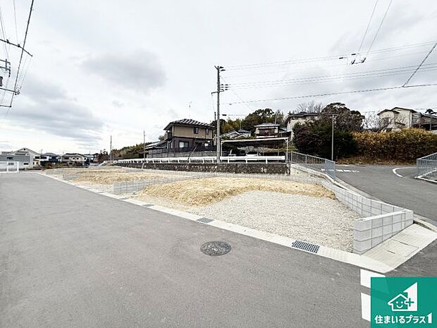周辺は落ち着いた街並みの住宅地！子育てがしやすい住環境です！まだ未完成ですが、現地でしかわからない事もございます。是非一度ご覧ください。