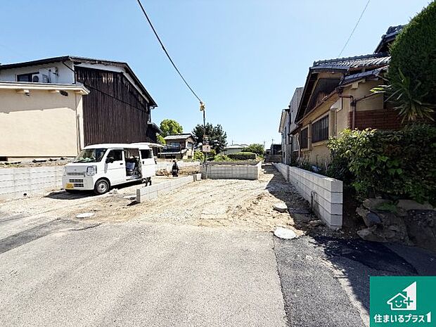 周辺は落ち着いた街並みの住宅地！子育てがしやすい住環境です！まだ未完成ですが、現地でしかわからない事もございます。是非一度ご覧ください。