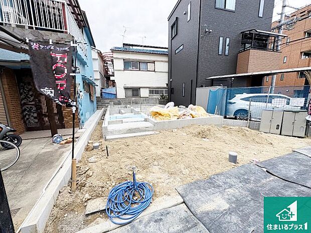 周辺は落ち着いた街並みの住宅地!子育てがしやすい住環境です!まだ未完成ですが、現地でしかわからない事もございます。是非一度ご覧ください。