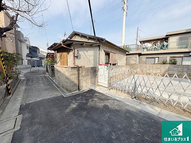 周辺は落ち着いた街並みの住宅地!子育てがしやすい住環境です!まだ未完成ですが、現地でしかわからない事もございます。是非一度ご覧ください。