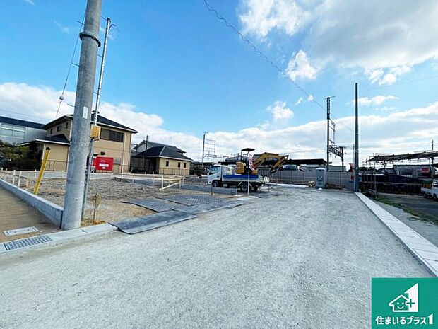 周辺は閑静な住宅街です。前面道路もしっかりと有りますので車の出し入れも安心ですよ!