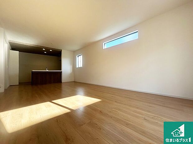 シンプルなリビングは、観葉植物等のインテリアを楽しめますね!パパ好みにも、ママ好みにも家具次第で雰囲気を変えることができます!