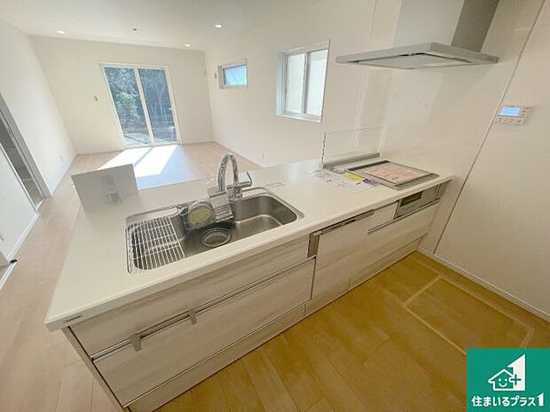 子供を見守りながらお料理が出来るため家族のコミュニケーションか増えます♪スペースが広く確保されている為お子様が大きくなったときは一緒に料理を楽しめます♪