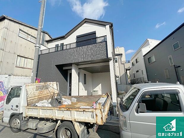 周辺は落ち着いた街並みの住宅地!子育てがしやすい住環境です!まだ未完成ですが、現地でしかわからない事もございます。是非一度ご覧ください。