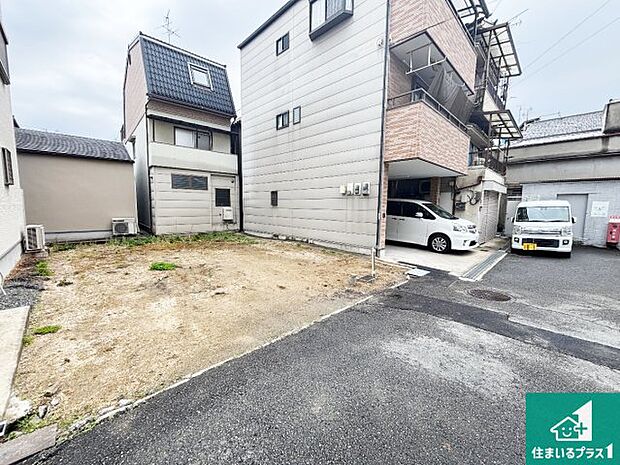 周辺は落ち着いた街並みの住宅地!子育てがしやすい住環境です!まだ未完成ですが、現地でしかわからない事もございます。是非一度ご覧ください。