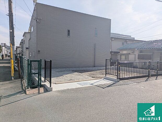 周辺は落ち着いた街並みの住宅地！子育てがしやすい住環境です！まだ未完成ですが、現地でしかわからない事もございます。是非一度ご覧ください。