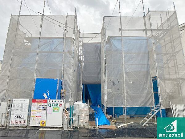 周辺は落ち着いた街並みの住宅地！子育てがしやすい住環境です！まだ未完成ですが、現地でしかわからない事もございます。是非一度ご覧ください。