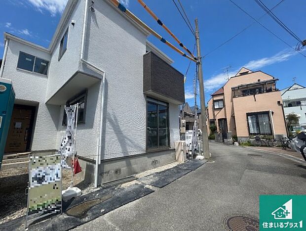 周辺は落ち着いた街並みの住宅地!子育てがしやすい住環境です!まだ未完成ですが、現地でしかわからない事もございます。是非一度ご覧ください。