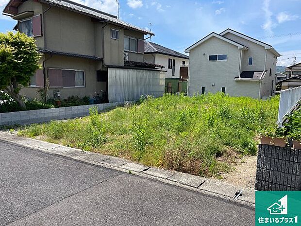 周辺は落ち着いた街並みの住宅地！子育てがしやすい住環境です！まだ未完成ですが、現地でしかわからない事もございます。是非一度ご覧ください。