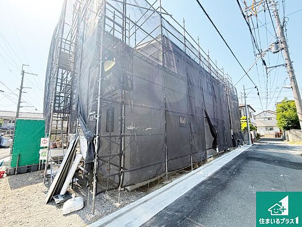 周辺は落ち着いた街並みの住宅地！子育てがしやすい住環境です！まだ未完成ですが、現地でしかわからない事もございます。是非一度ご覧ください。