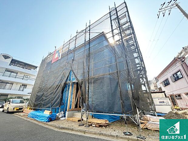 周辺は落ち着いた街並みの住宅地!子育てがしやすい住環境です!まだ未完成ですが、現地でしかわからない事もございます。是非一度ご覧ください。
