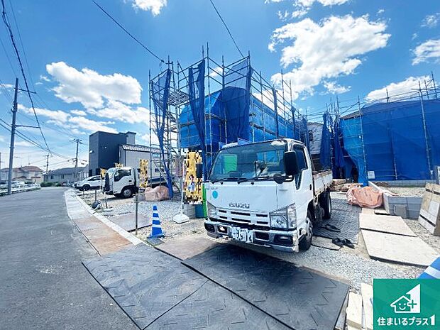 周辺は落ち着いた街並みの住宅地!子育てがしやすい住環境です!まだ未完成ですが、現地でしかわからない事もございます。是非一度ご覧ください。