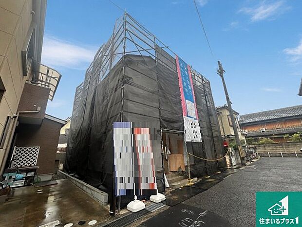 周辺は落ち着いた街並みの住宅地！子育てがしやすい住環境です！まだ未完成ですが、現地でしかわからない事もございます。是非一度ご覧ください。