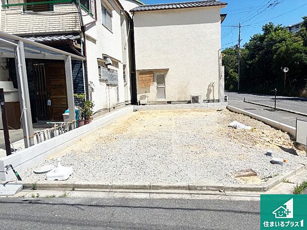 周辺は落ち着いた街並みの住宅地！子育てがしやすい住環境です！まだ未完成ですが、現地でしかわからない事もございます。是非一度ご覧ください。