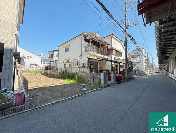 周辺は落ち着いた街並みの住宅地！子育てがしやすい住環境です！まだ未完成ですが、現地でしかわからない事もございます。是非一度ご覧ください。